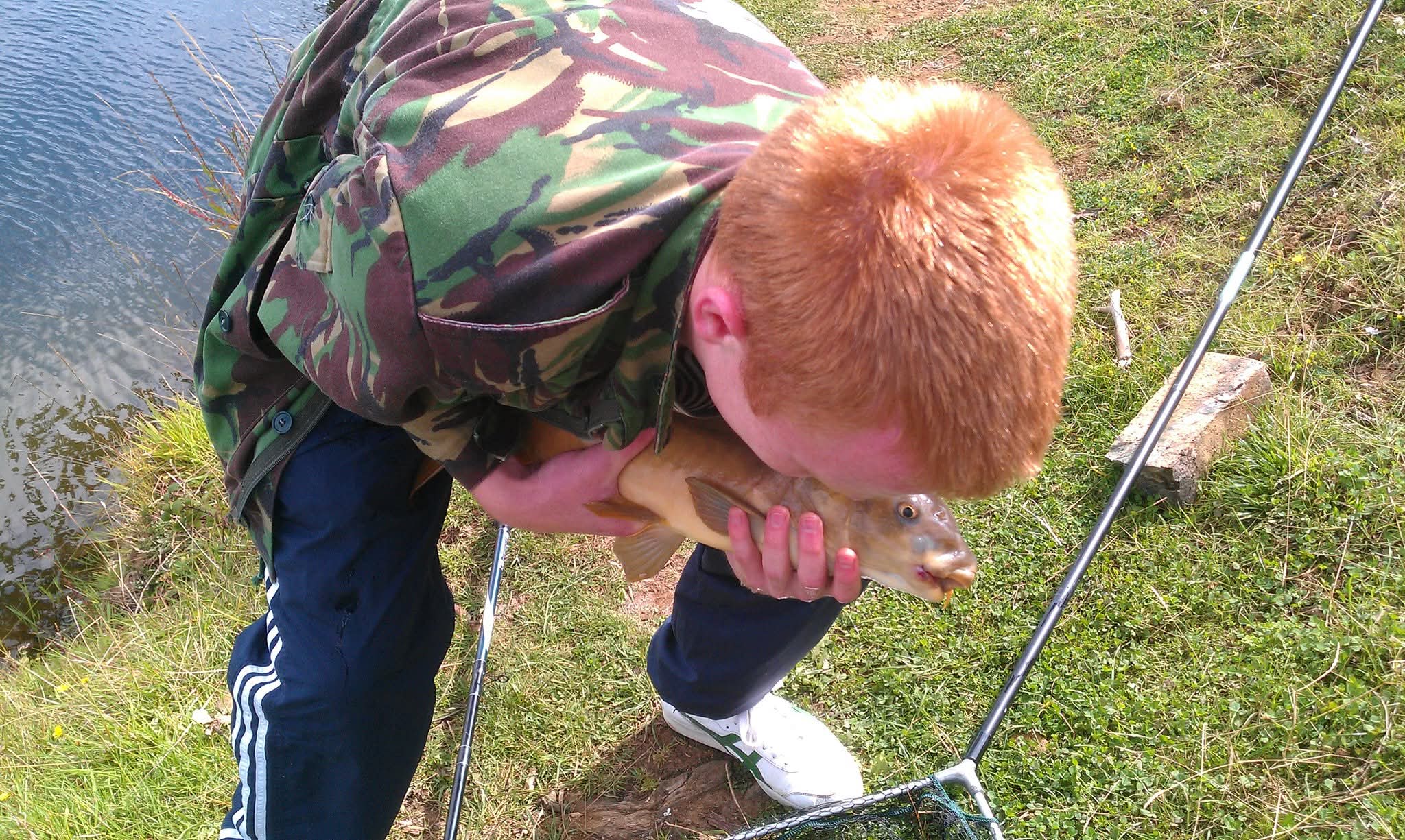 Tom kisses carp
